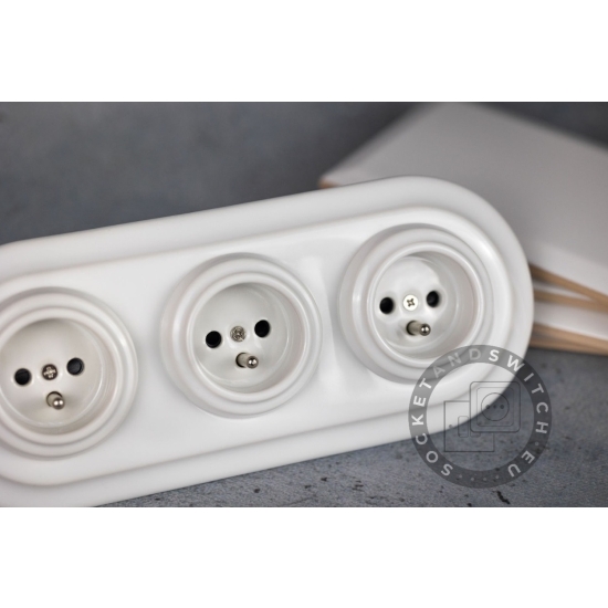 Flush-Mounted Triple Round Ceramic Frame